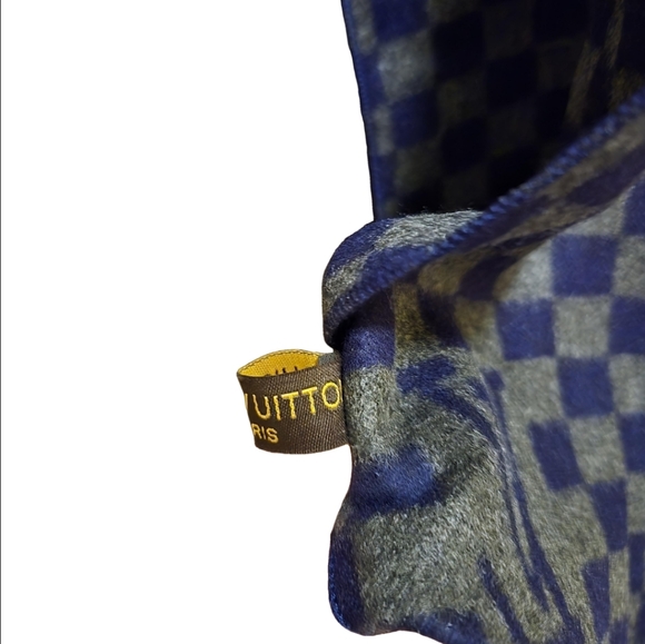 Louis Vuitton Blue and Grey Checkerboard Scarf - Used - Picture 4 of 4